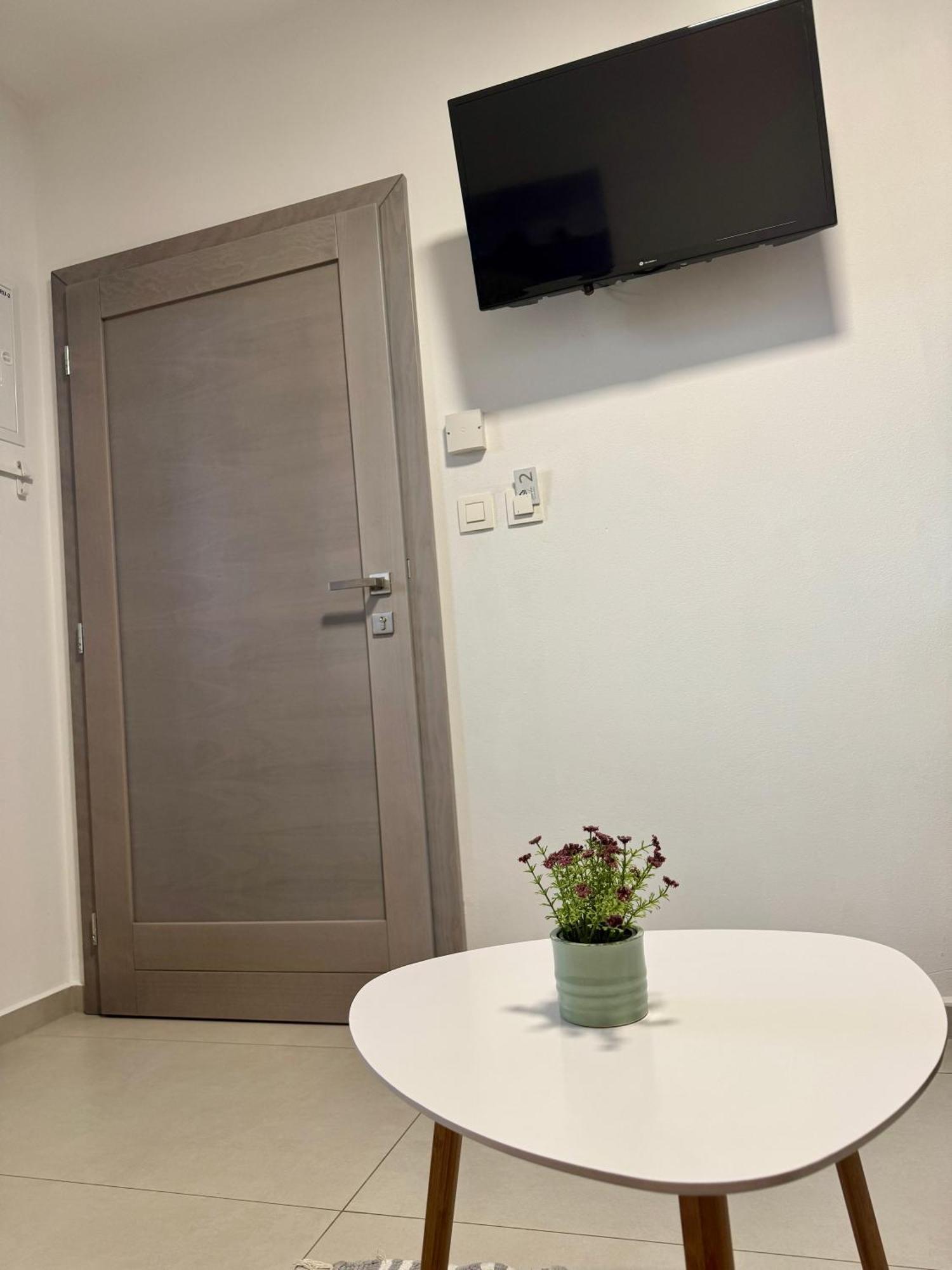 Apartmány TAMKA Vrbov Esterno foto